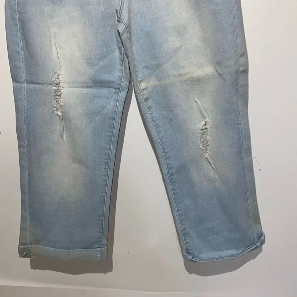 YMI Wanna‎ Betta Butt Distressed Light Wash Cropped Jeans Size 6 C107666 Capris